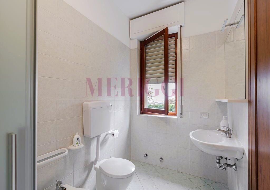bagno primo piano - brongio - piazza fumagalli - vendita villa - meriggi