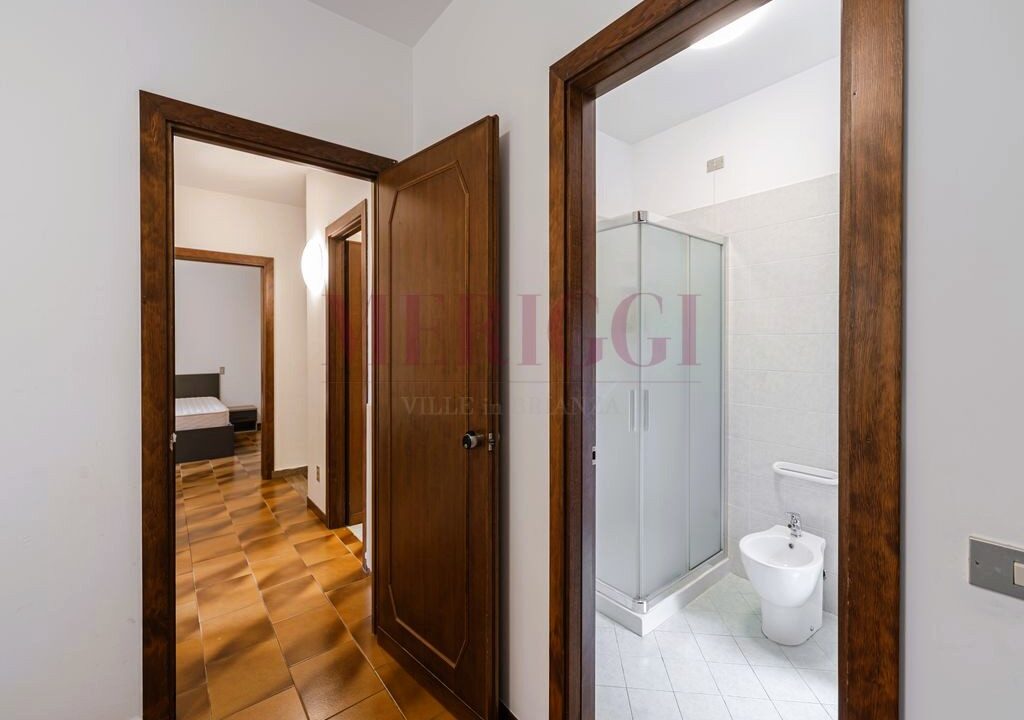disimpegno e bagno - brongio - piazza fumagalli - vendita villa - meriggi