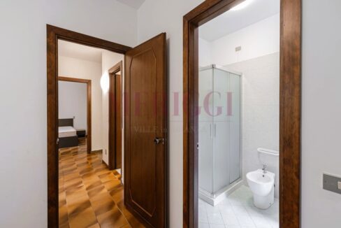 disimpegno e bagno - brongio - piazza fumagalli - vendita villa - meriggi