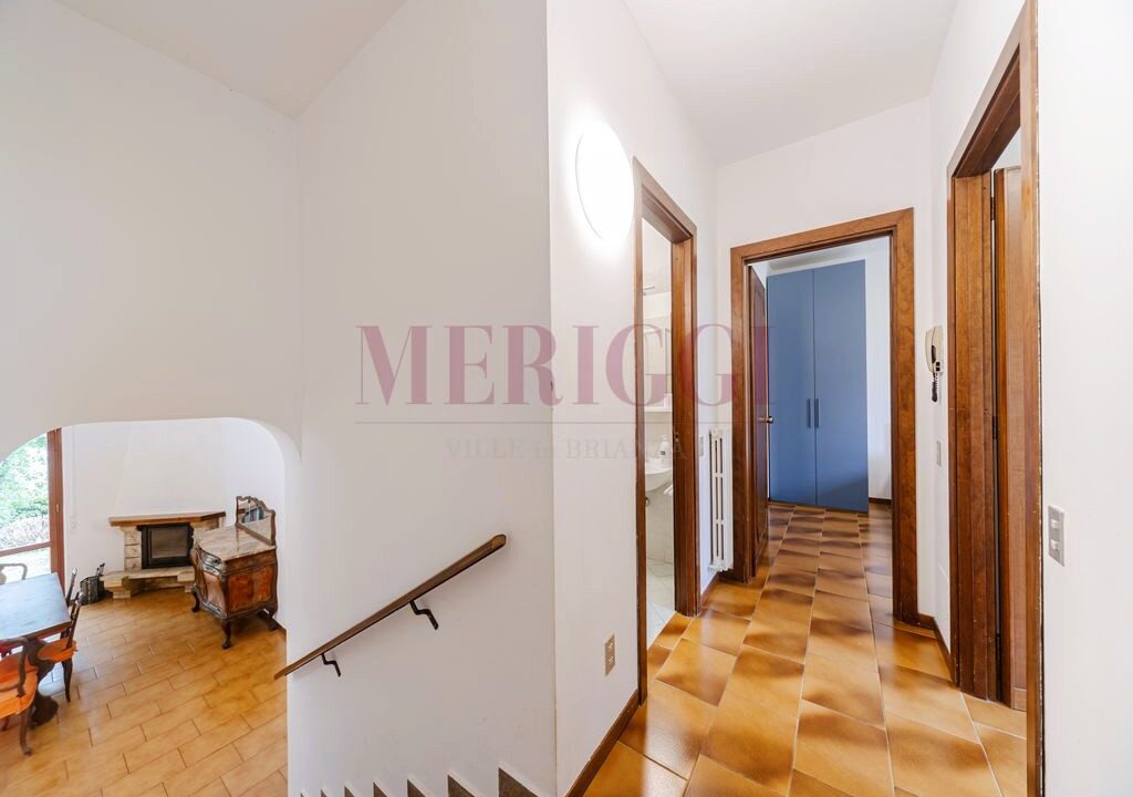 disimpegno primo piano - brongio - piazza fumagalli - vendita villa - meriggi