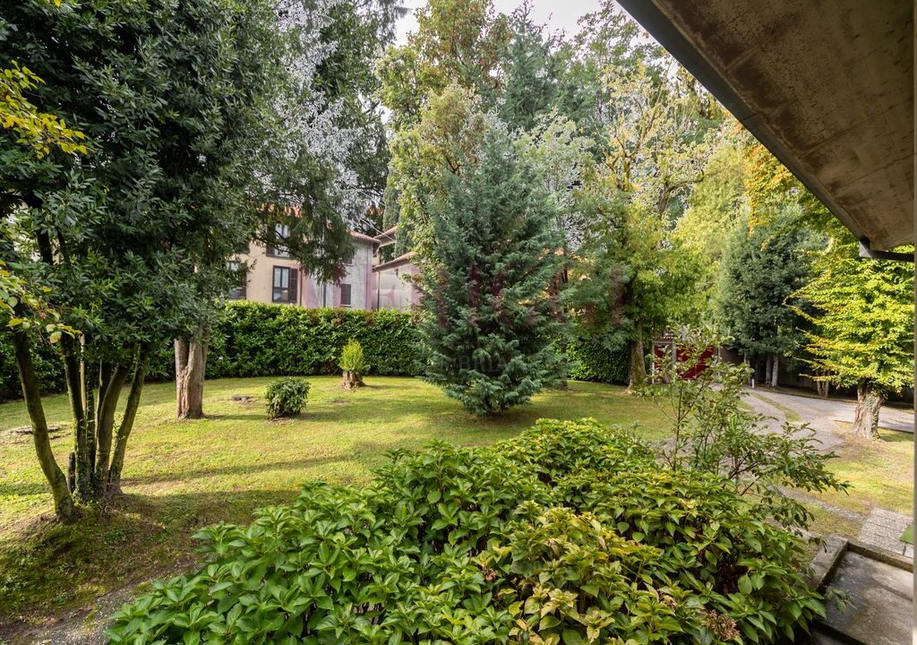 giardino a sud ovest - brongio - piazza fumagalli - vendita villa - meriggi