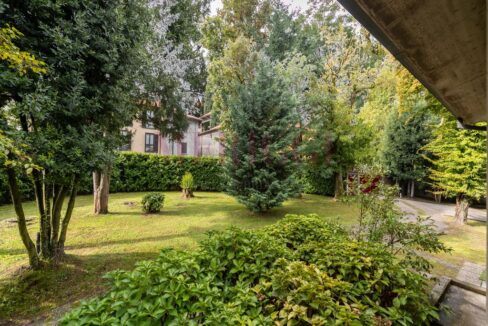 giardino a sud ovest - brongio - piazza fumagalli - vendita villa - meriggi