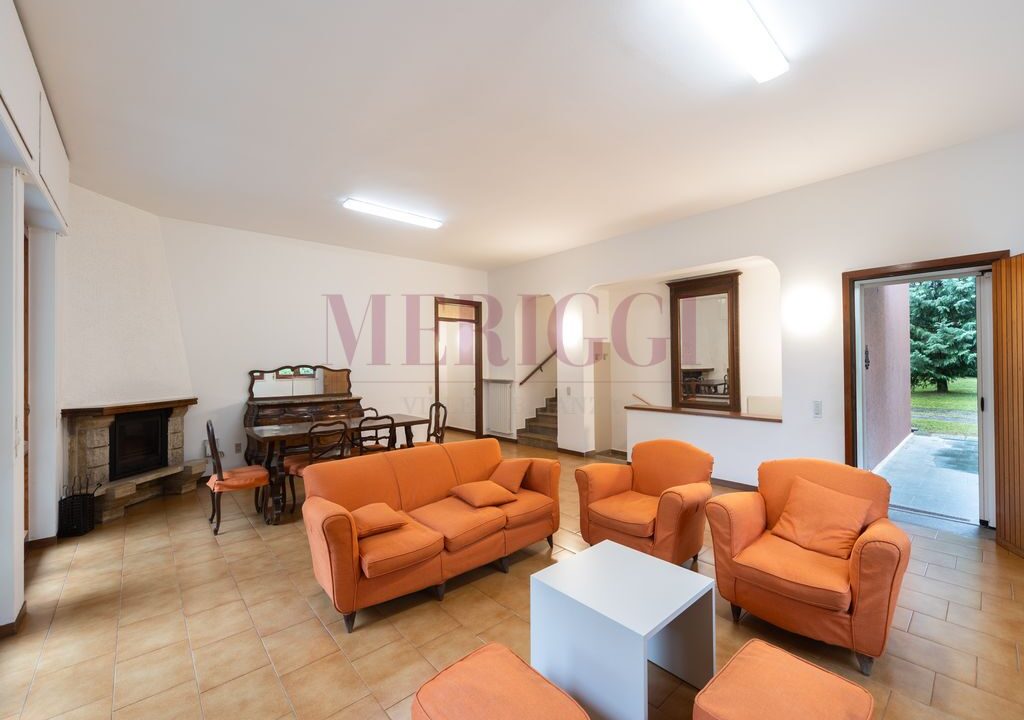 soggiorno e ingresso - brongio - piazza fumagalli - vendita villa - meriggi
