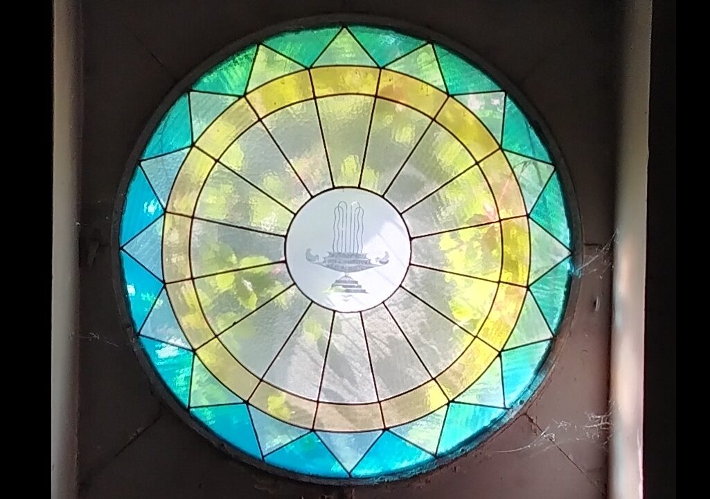 rosone antico sulle scale - villa vendita - Asso - Meriggi