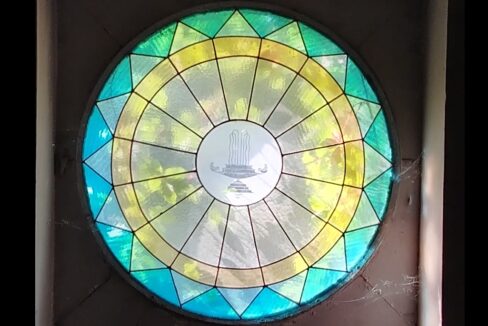 rosone antico sulle scale - villa vendita - Asso - Meriggi