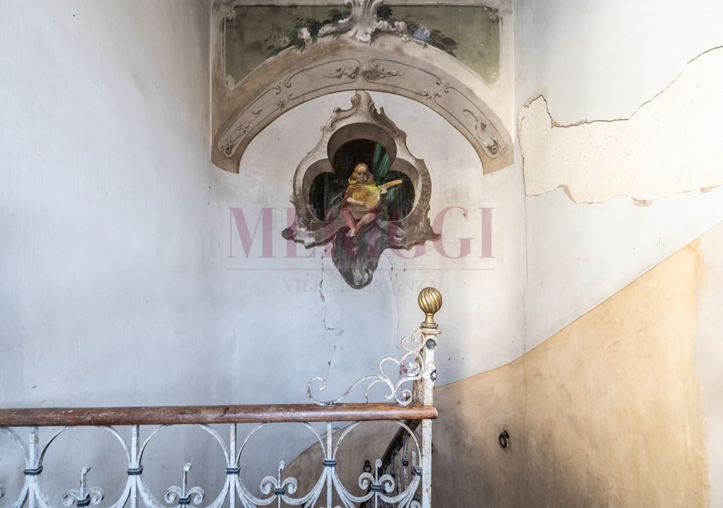 affresco sulla parete - villa epoca erba - vendita - meriggi