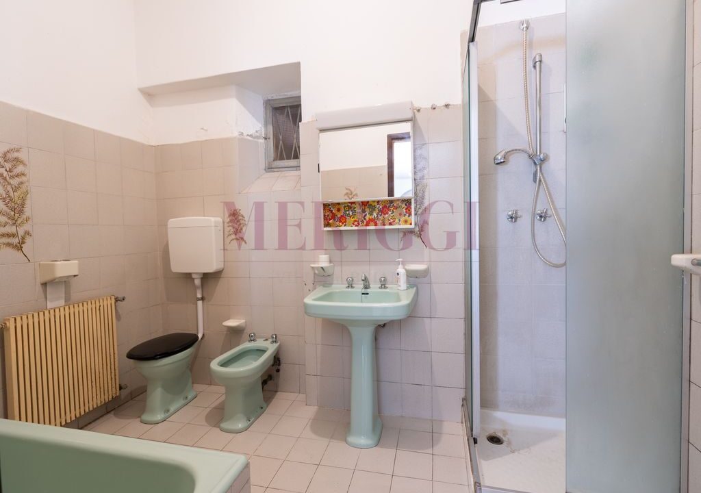 bagno con doccia - villa epoca erba - vendita - meriggi