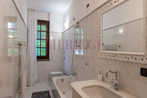 bagno di servizio primo piano - villa oreno - vendita - meriggi