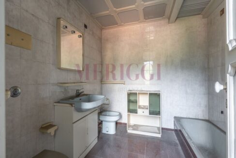 bagno padronale - villa Asso - vendita - Meriggi