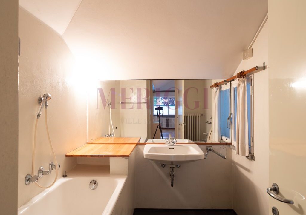 bagno - villa alzate brianza - vendita - meriggi