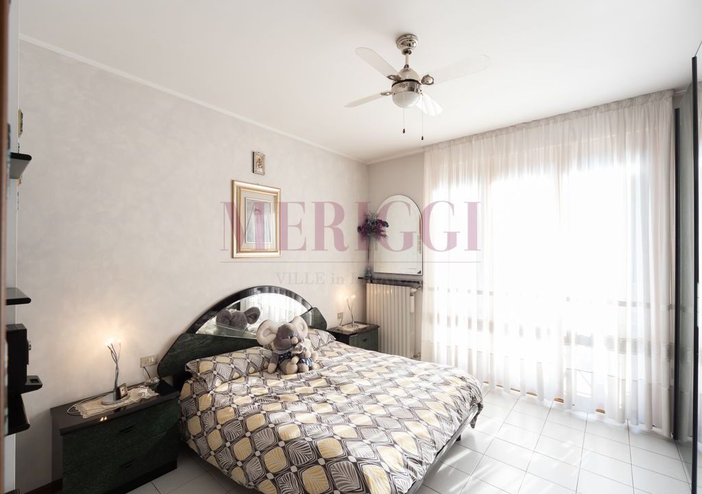 camera matrimoniale. villa a calolziocorte. Meriggi.