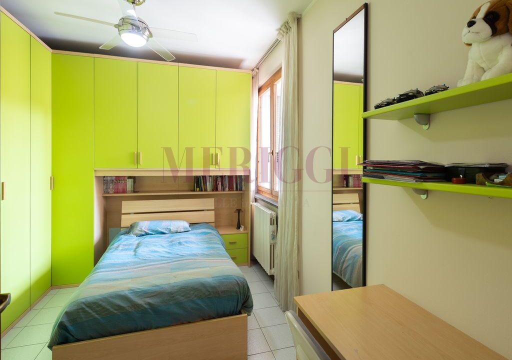 cameretta arredata. Villa vendita. Meriggi Calolziocorte