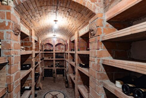 cantina vini - arcore - villa in vendita - meriggi