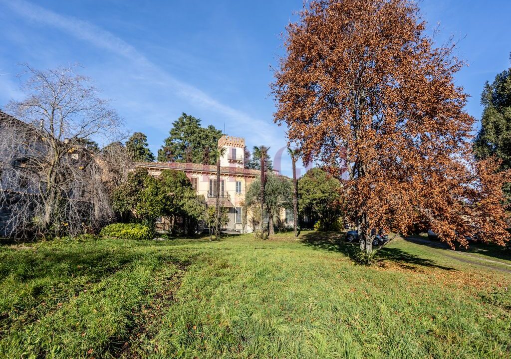 ciardino a sud - villa epoca erba - vendita - meriggi