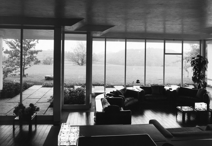 conversation pits in una villa anni 1960