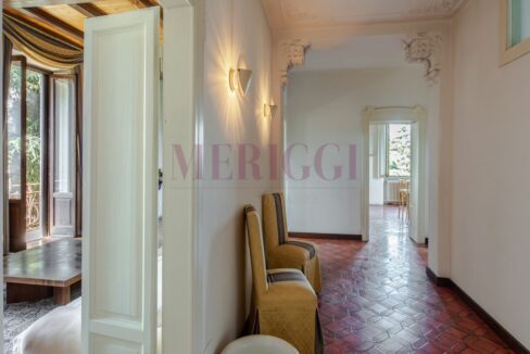 corridoio e vista soggiorno - villa Oggiono - vendita - Meriggi