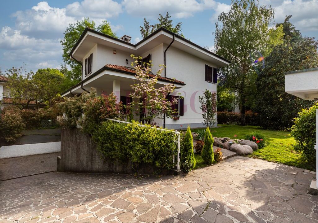 corsello autorimessa e villa - villa oreno - vendita - meriggi