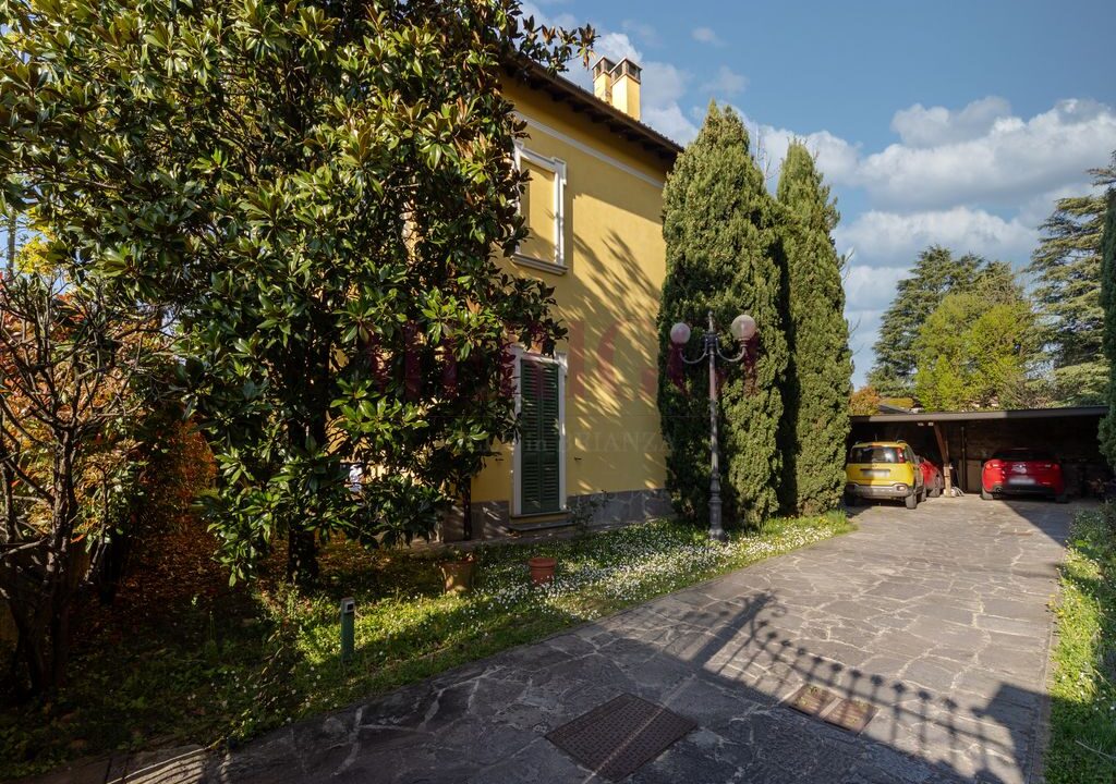 corsello e posti auto - villa vimercate - vendita - meriggi
