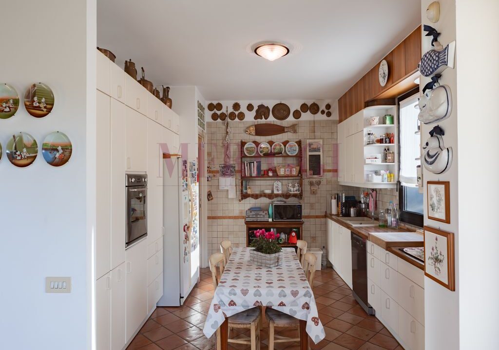 cucina abitabile - arcore - villa in vendita - meriggi
