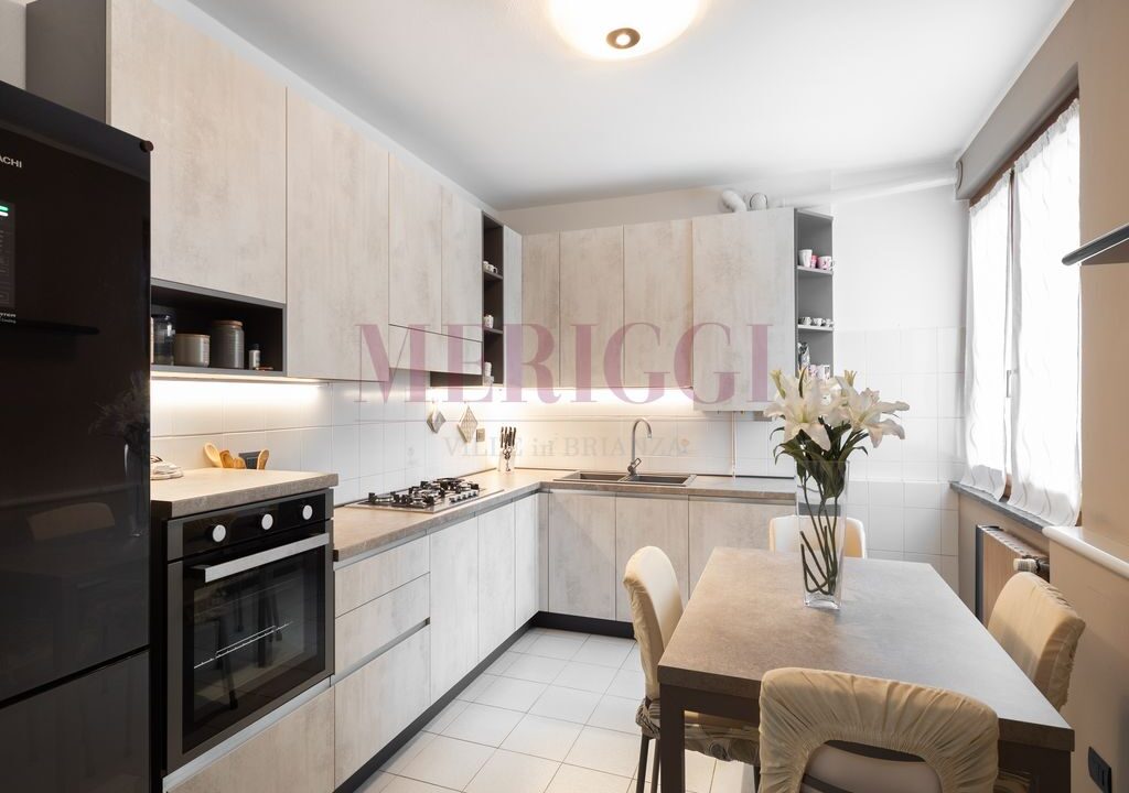 cucina arredata. Calolziocorte villa in vendita