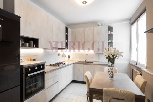 cucina arredata. Calolziocorte villa in vendita