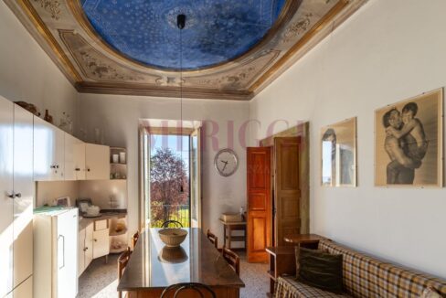 cucina con affreschi - villa epoca erba - vendita - meriggi