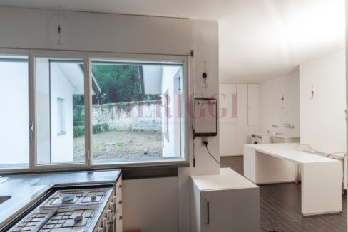 cucina e lavanderia - villa alzate brianza - vendita - meriggi