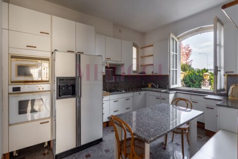 cucina piano terra - villa usmate velate - vendita - meriggi
