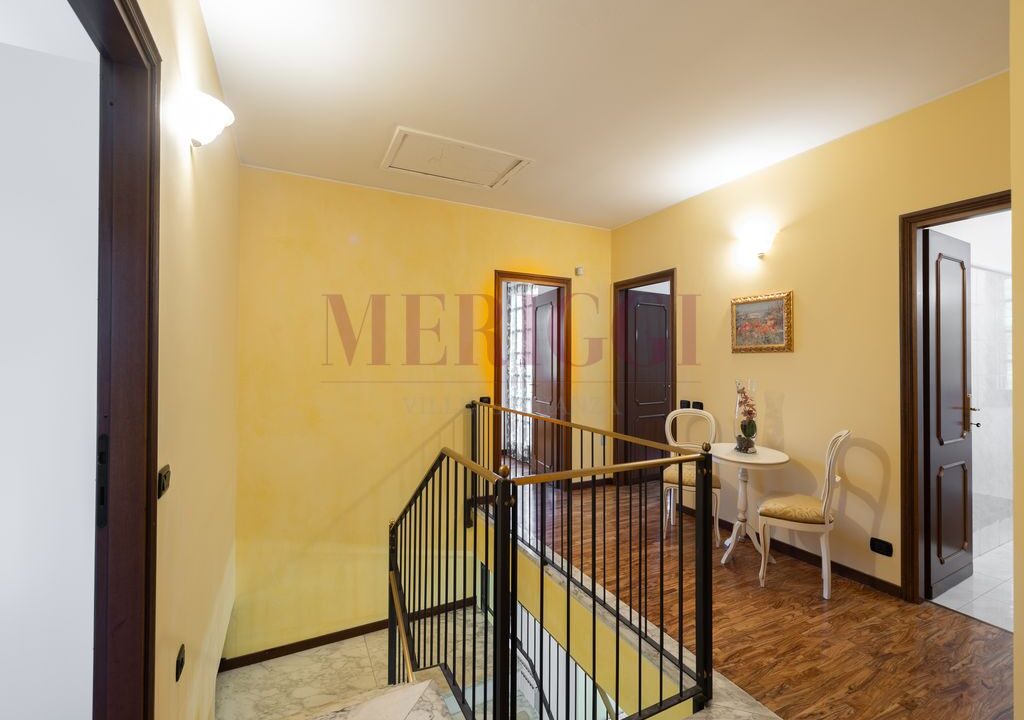 disimpegno primo piano - villa oreno - vendita - meriggi