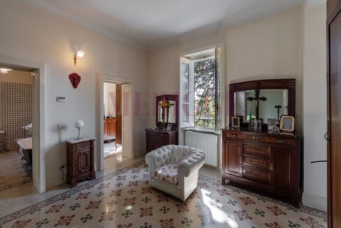 disimpegno primo piano - villa vimercate - vendita - meriggi