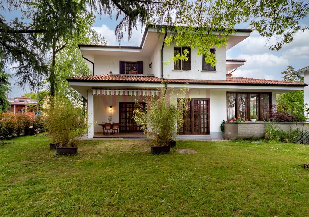 facciata della villa lato sud - villa oreno - vendita - meriggi
