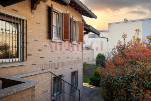 facciata della villa verso lato interno