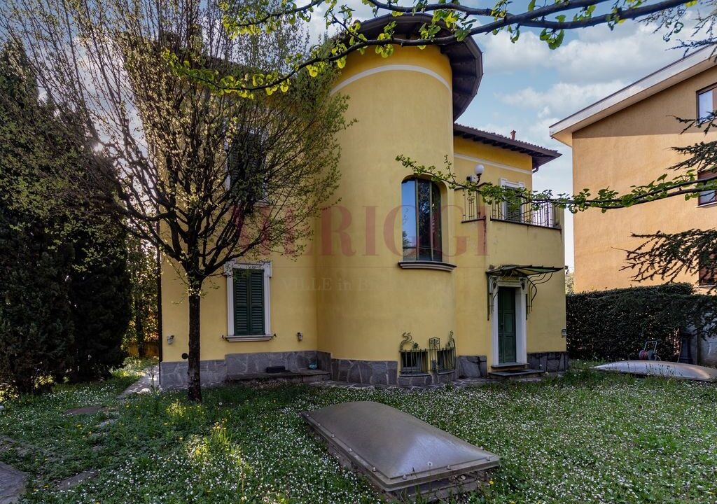 facciata est- villa vimercate - vendita - meriggi
