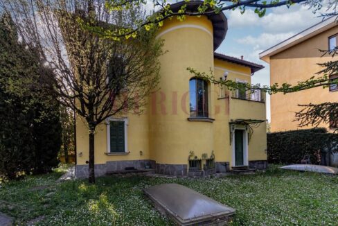 facciata est- villa vimercate - vendita - meriggi