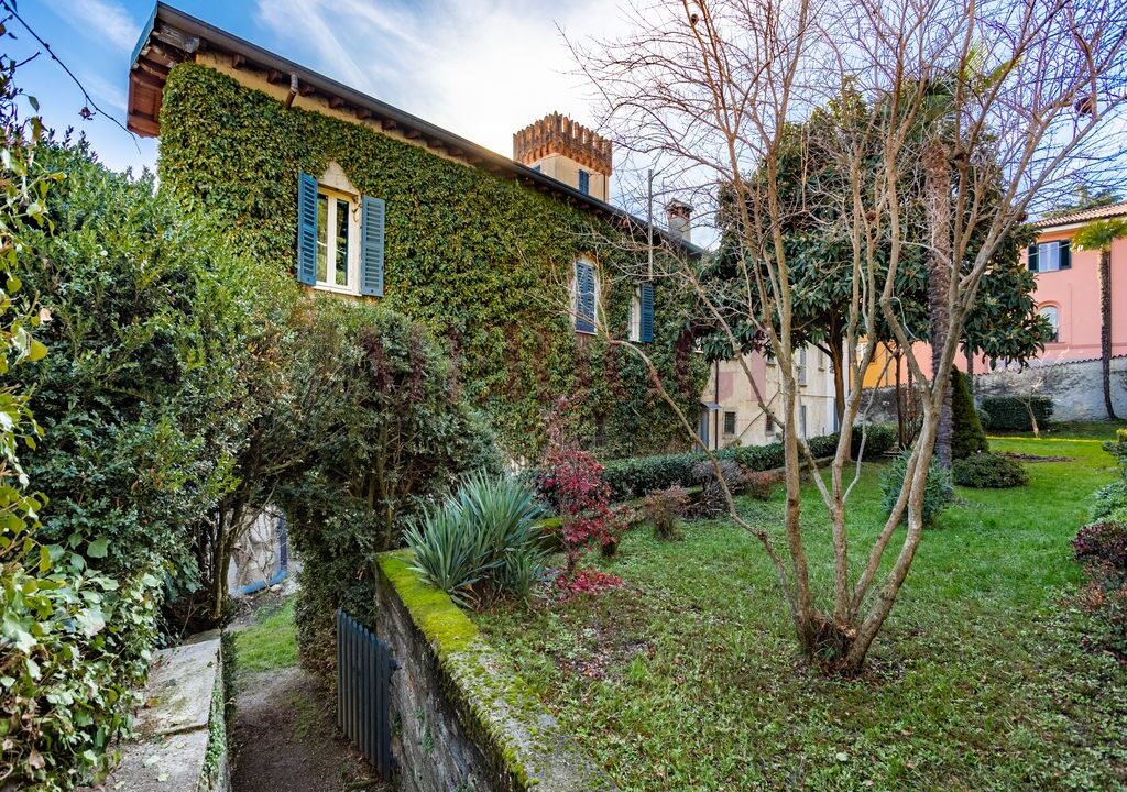 facciata nord e giardino - villa epoca erba - vendita - meriggi