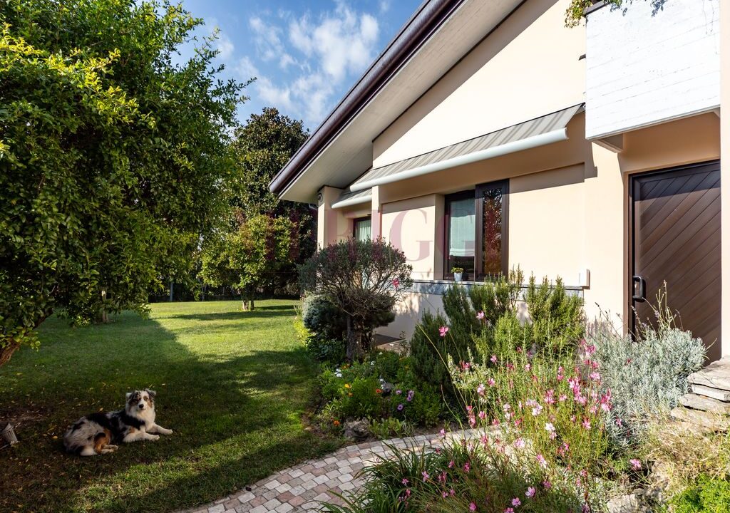 facciata ovest e giardino - arcore - villa in vendita - meriggi