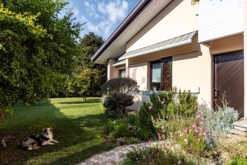 facciata ovest e giardino - arcore - villa in vendita - meriggi
