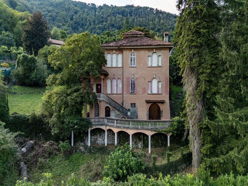 Villa in vendita – Asso