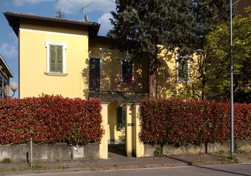 facciata principale - villa vimercate - vendita - meriggi