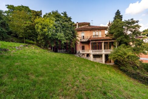 facciata sud con giardino - villa Asso - vendita - Meriggi
