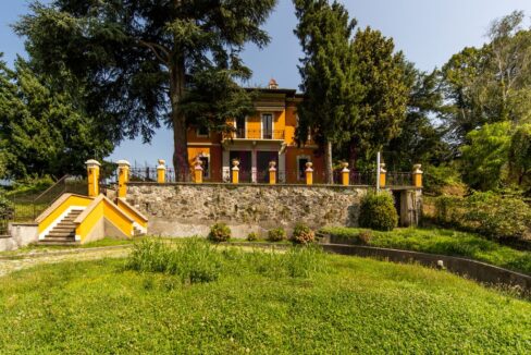 facciata sud e terrazza - villa Oggiono - vendita - Meriggi