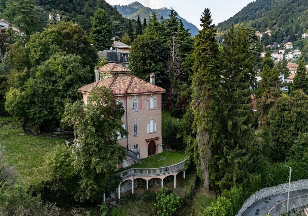 facciata-sud-est-villa-Asso-vendita-Meriggi