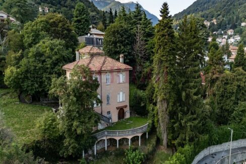 facciata-sud-est-villa-Asso-vendita-Meriggi