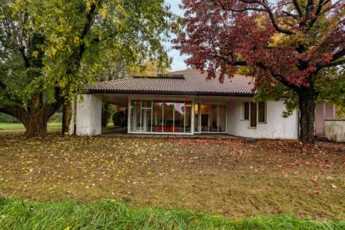 facciata sud - villa alzate brianza - vendita - meriggi
