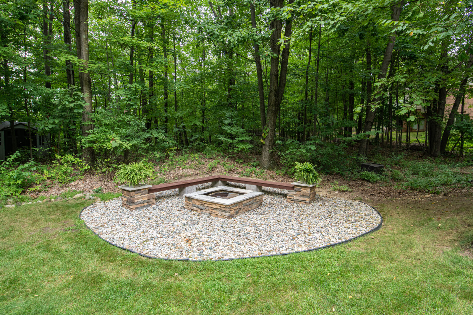fire-pit-con-due-panche