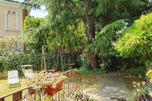 giardino con altalena- villa vendita - cusano milanino - meriggi