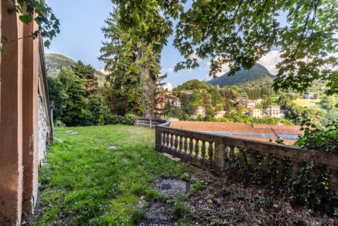 giardino con panorama - villa Asso - vendita - Meriggi
