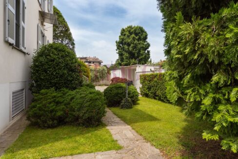 giardino e facciata nord - villa vendita - cesano maderno - meriggi