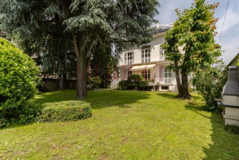giardino e facciata sud est - villa vendita - cesano maderno - meriggi