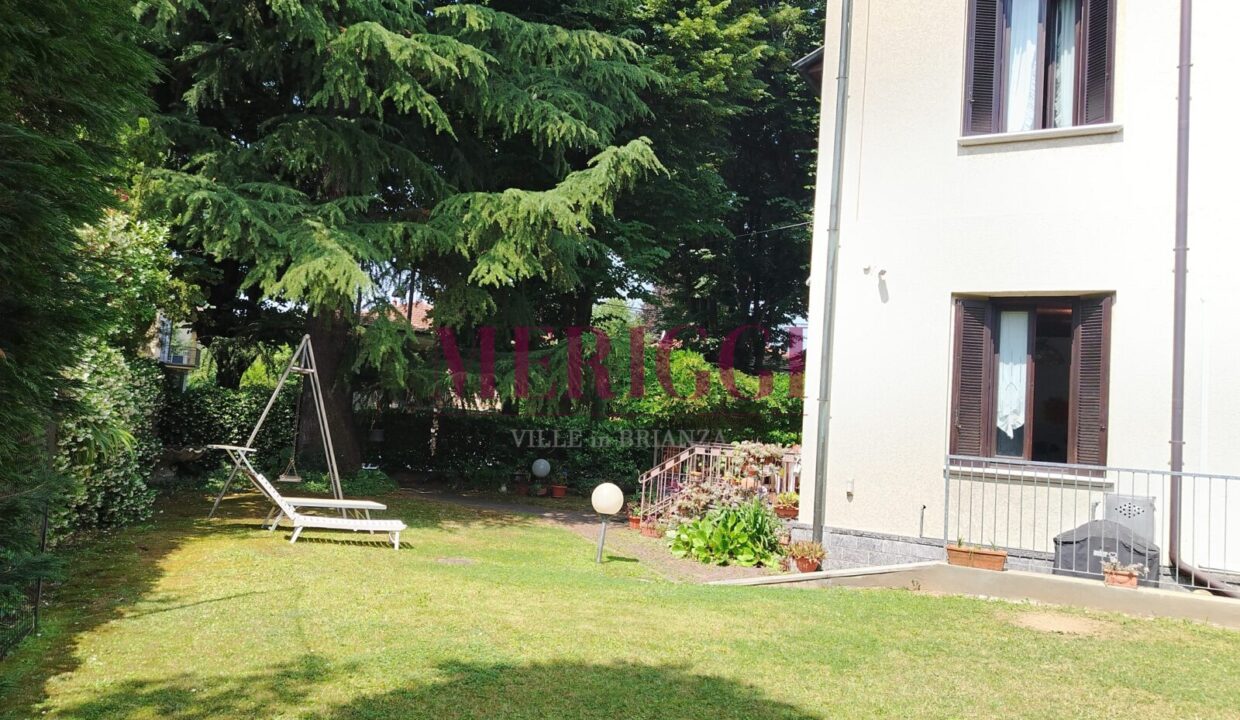 giardino e facciata- villa vendita - cusano milanino - meriggi